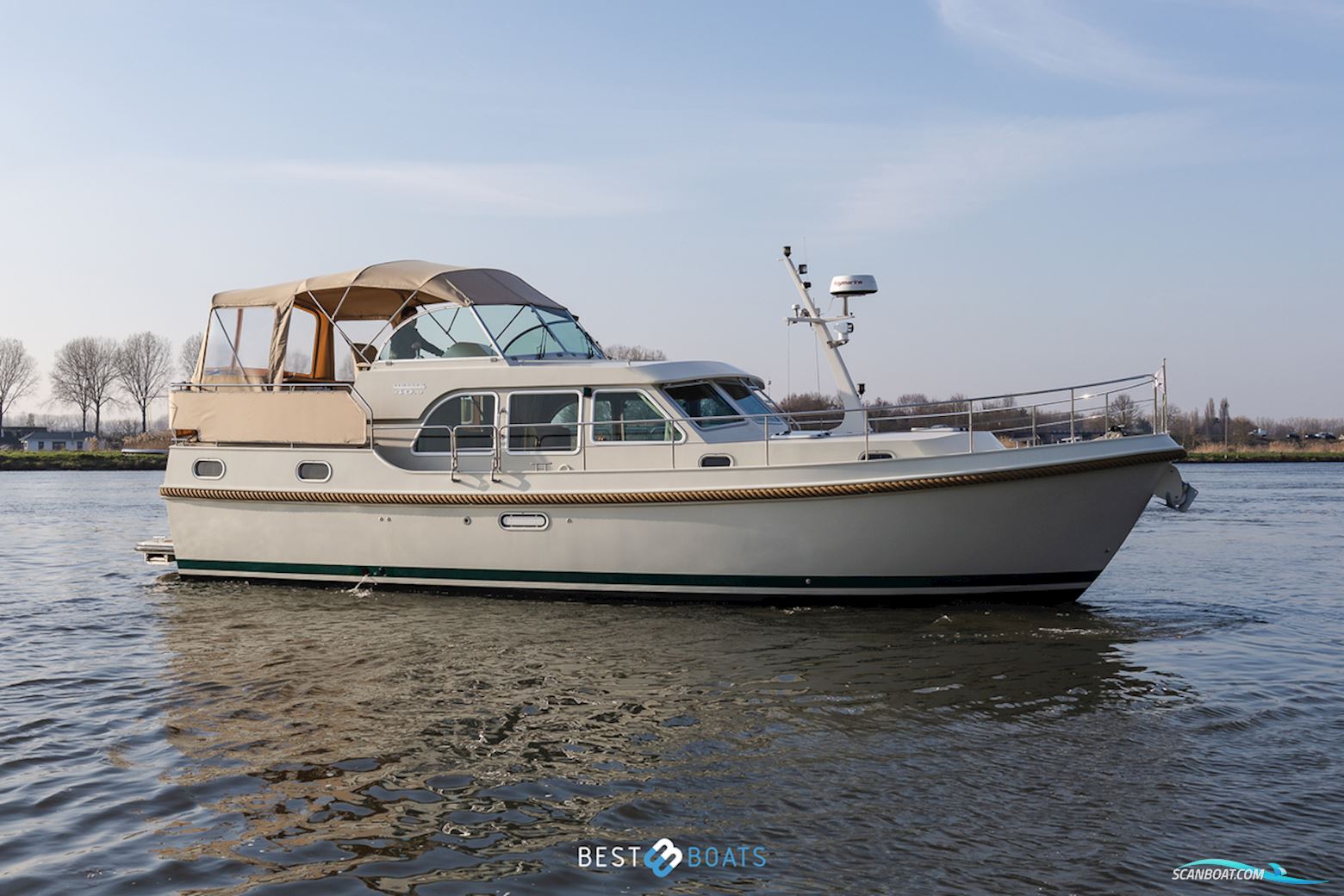 Linssen Grand Sturdy 40.9 AC Motorbåt 2009, med Volvo Penta is een Zweeds merk dat wereldwijd bekendstaat om betrouwbare en krachtige scheepsmotoren en aandrijfsystemen. Ze leveren zowel diesel- al motor, Holland