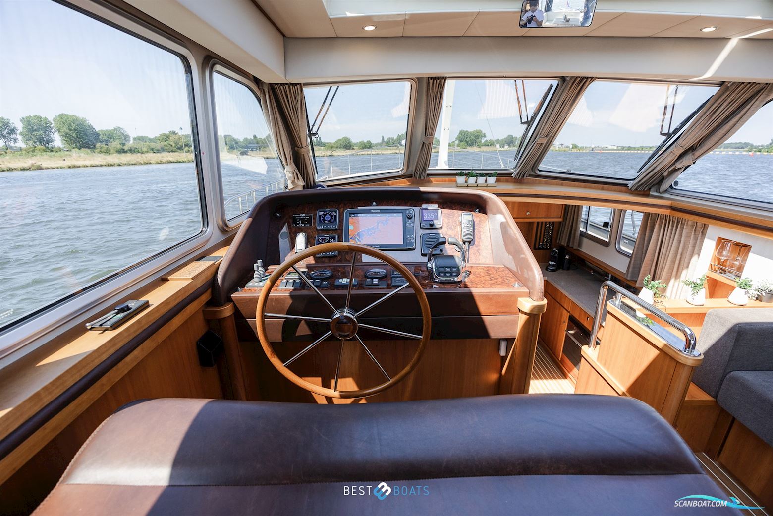Linssen Grand Sturdy 470 Sedan Wheelhouse