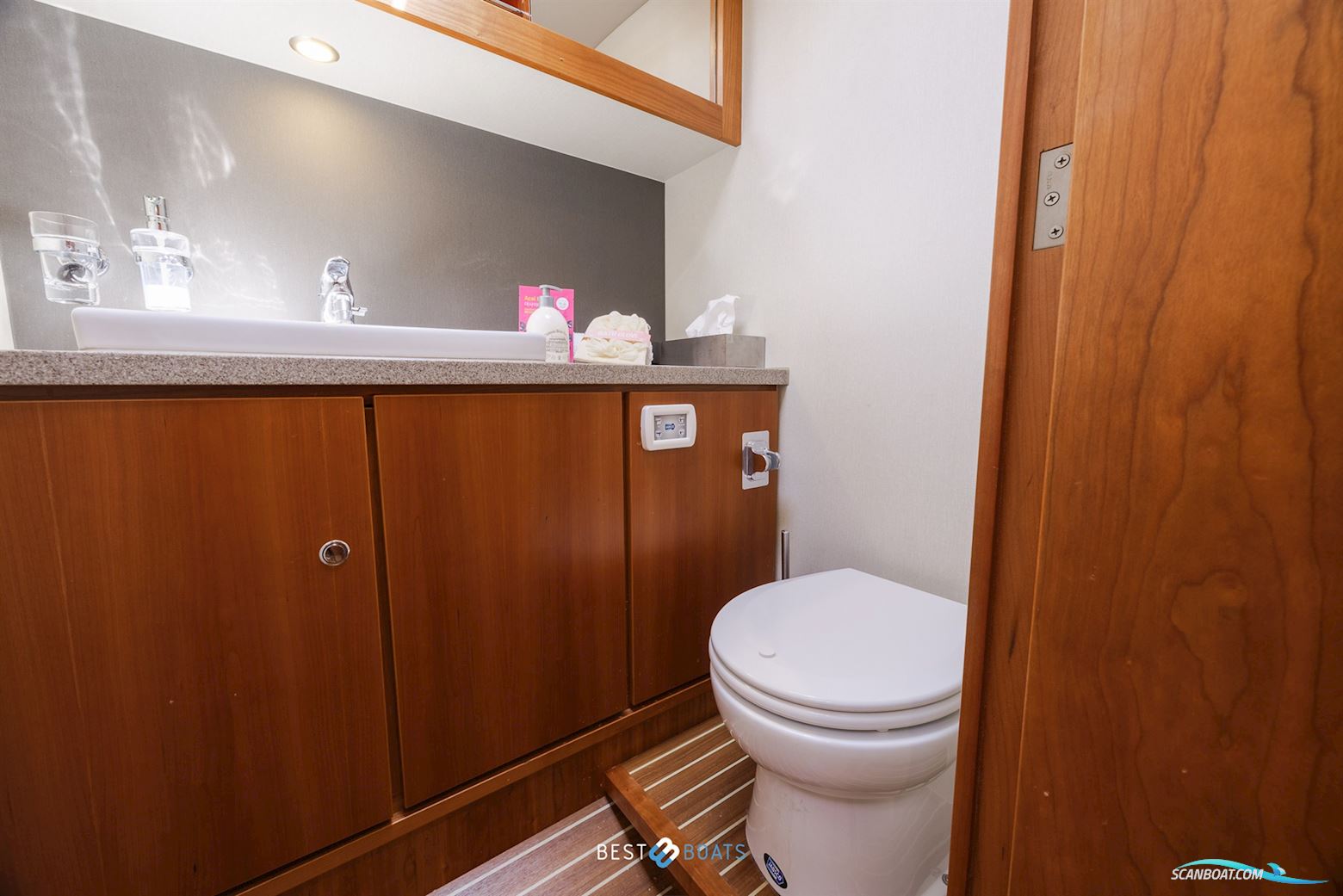 Linssen Grand Sturdy 470 Sedan Wheelhouse