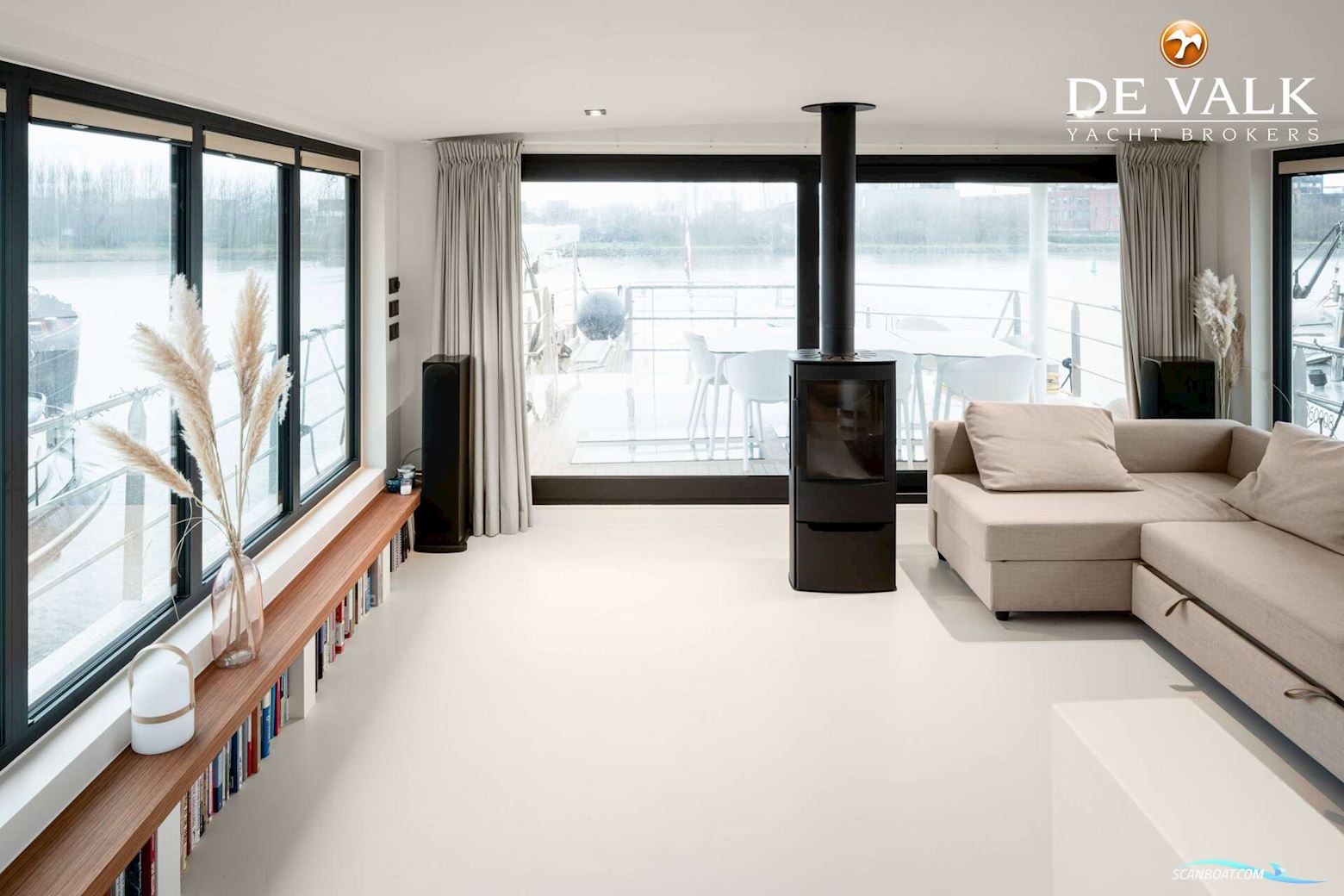 Live aboard MY With berth in Amsterdam