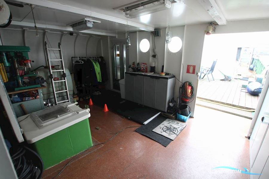 Liveaboard explorer yacht