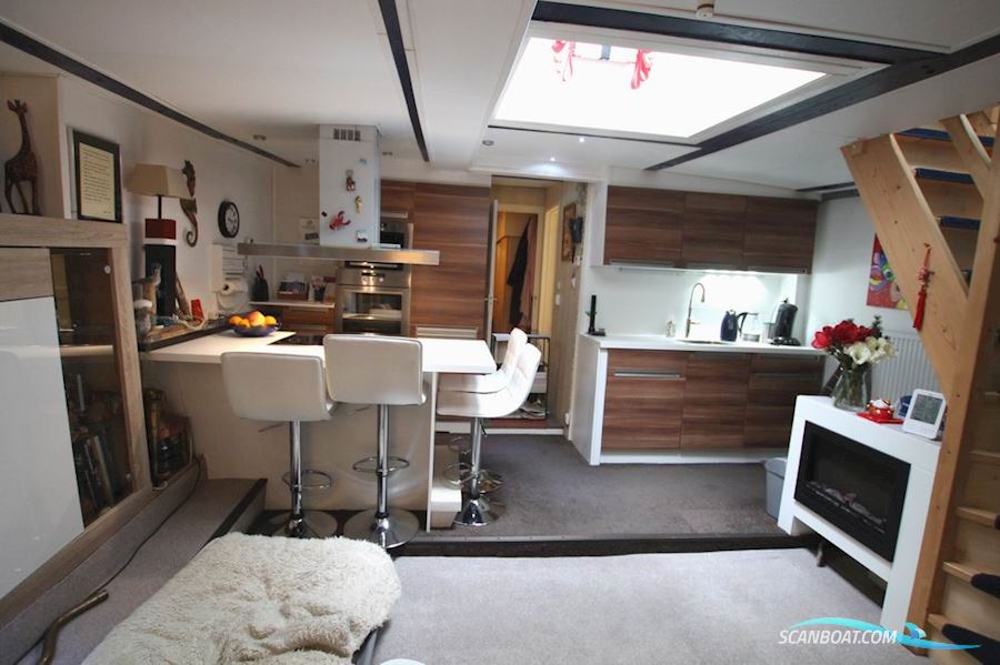 Liveaboard explorer yacht