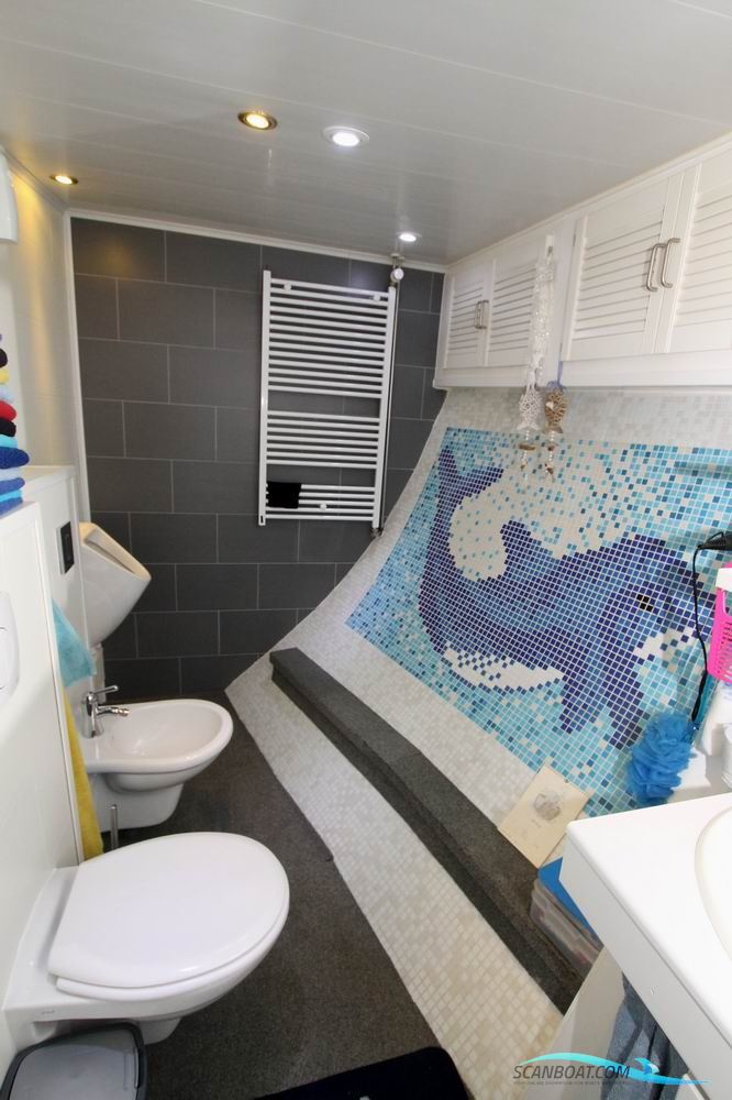 Liveaboard explorer yacht