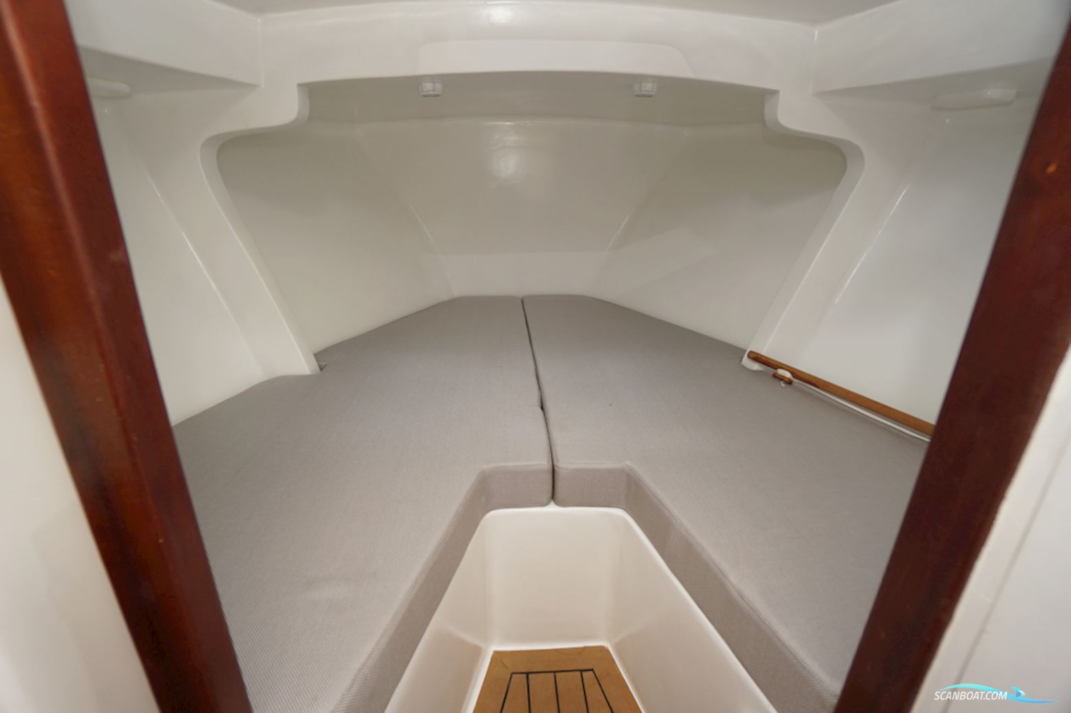 LOBSTER LB26 Classic Runabout