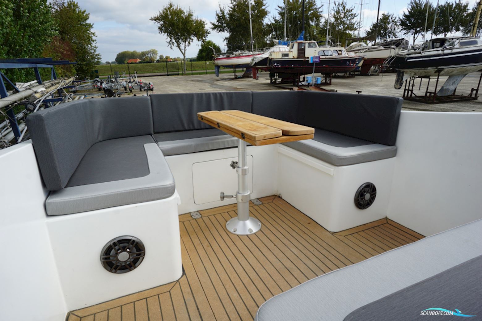 LOBSTER LB26 Classic Runabout