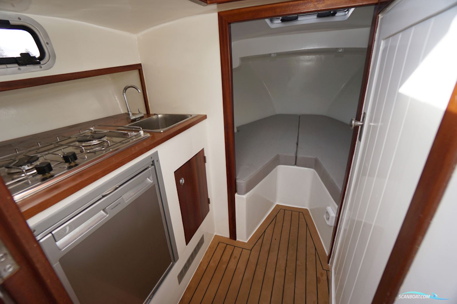 LOBSTER LB26 Classic Runabout