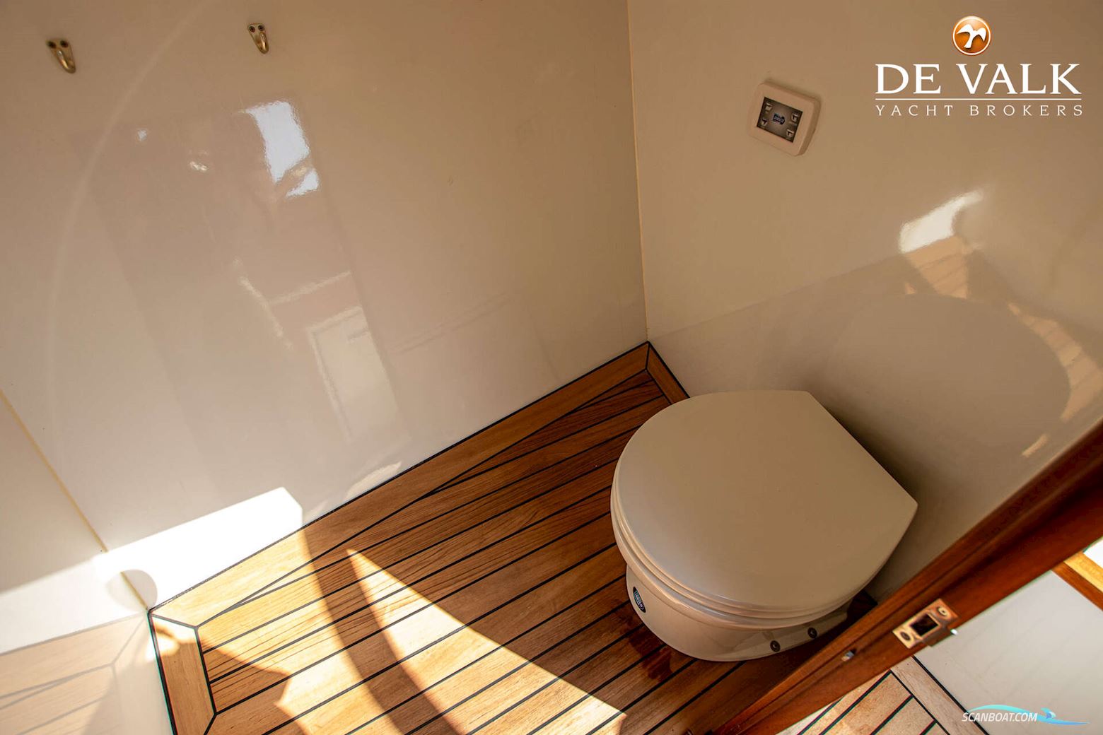 Long Island 33 Runabout