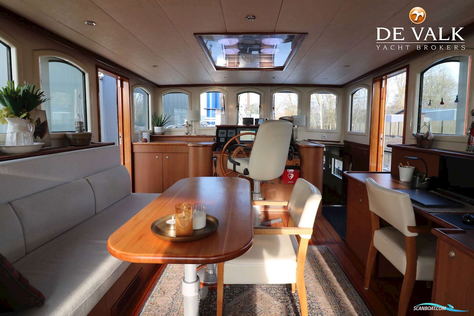 Luxe Motor 1900 Dutch Traveller