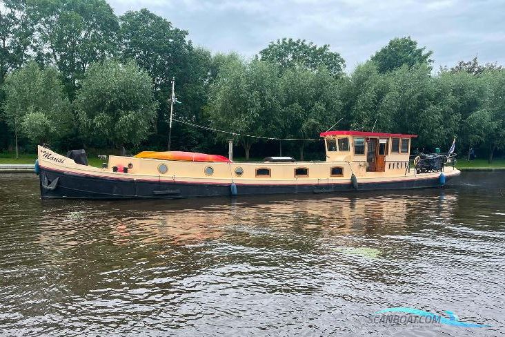 Luxe Motor Live Aboard