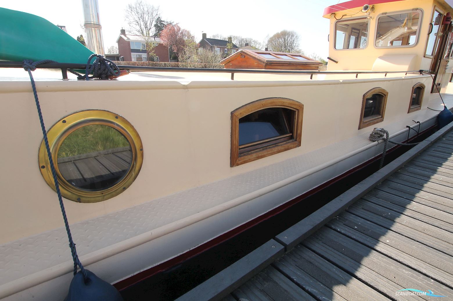 Luxe Motor Live Aboard