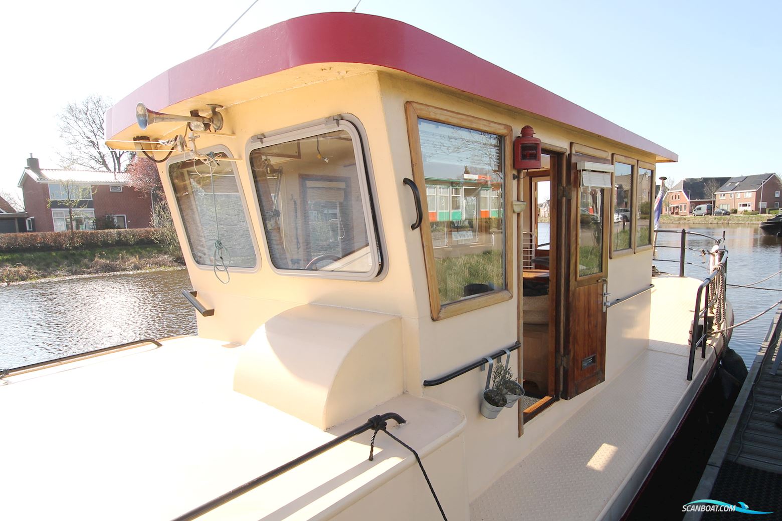 Luxe Motor Live Aboard