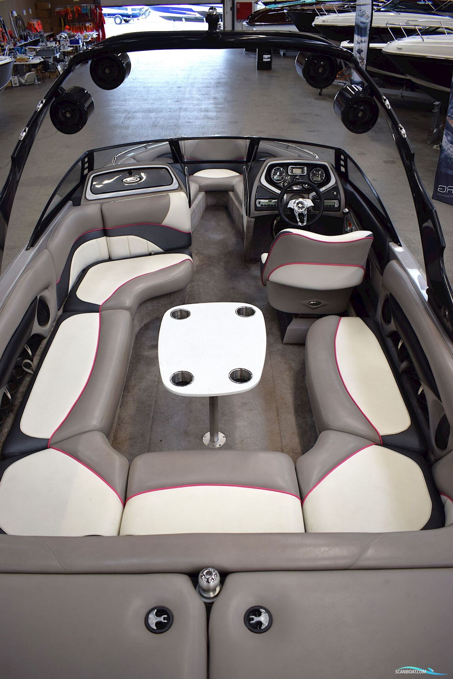 Malibu – 23LSV Wake Setter – MASSIVT NEDSAT