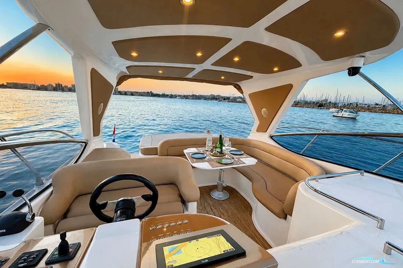 Mano Marine 38.5