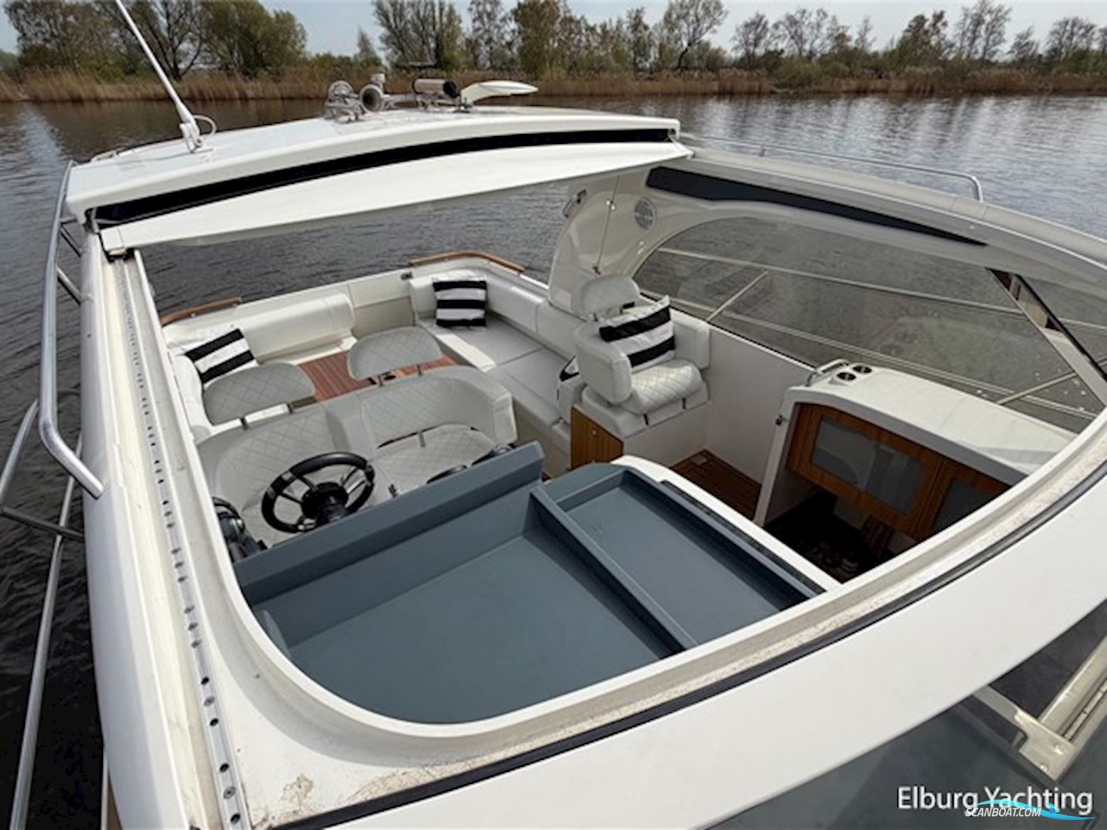 Marex 310 Sun Cruiser