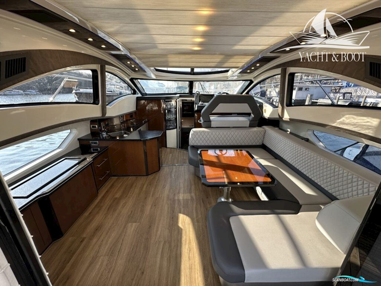 Marquis 420 Sport Coupe