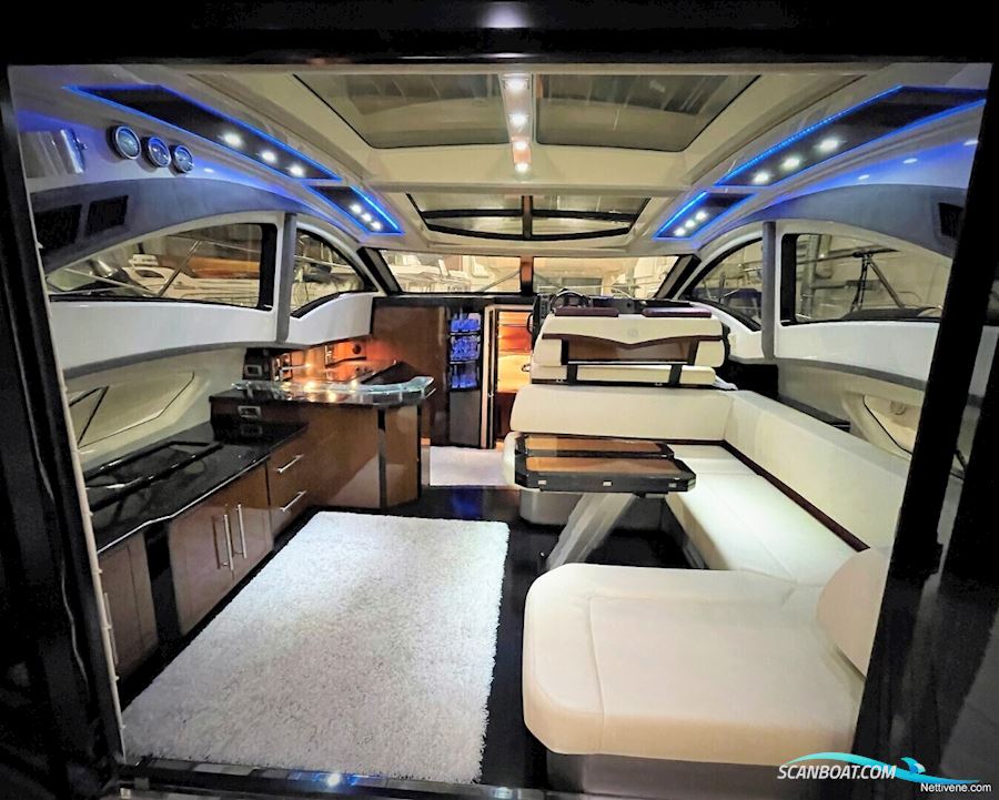 Marquis 420 Sport Coupe