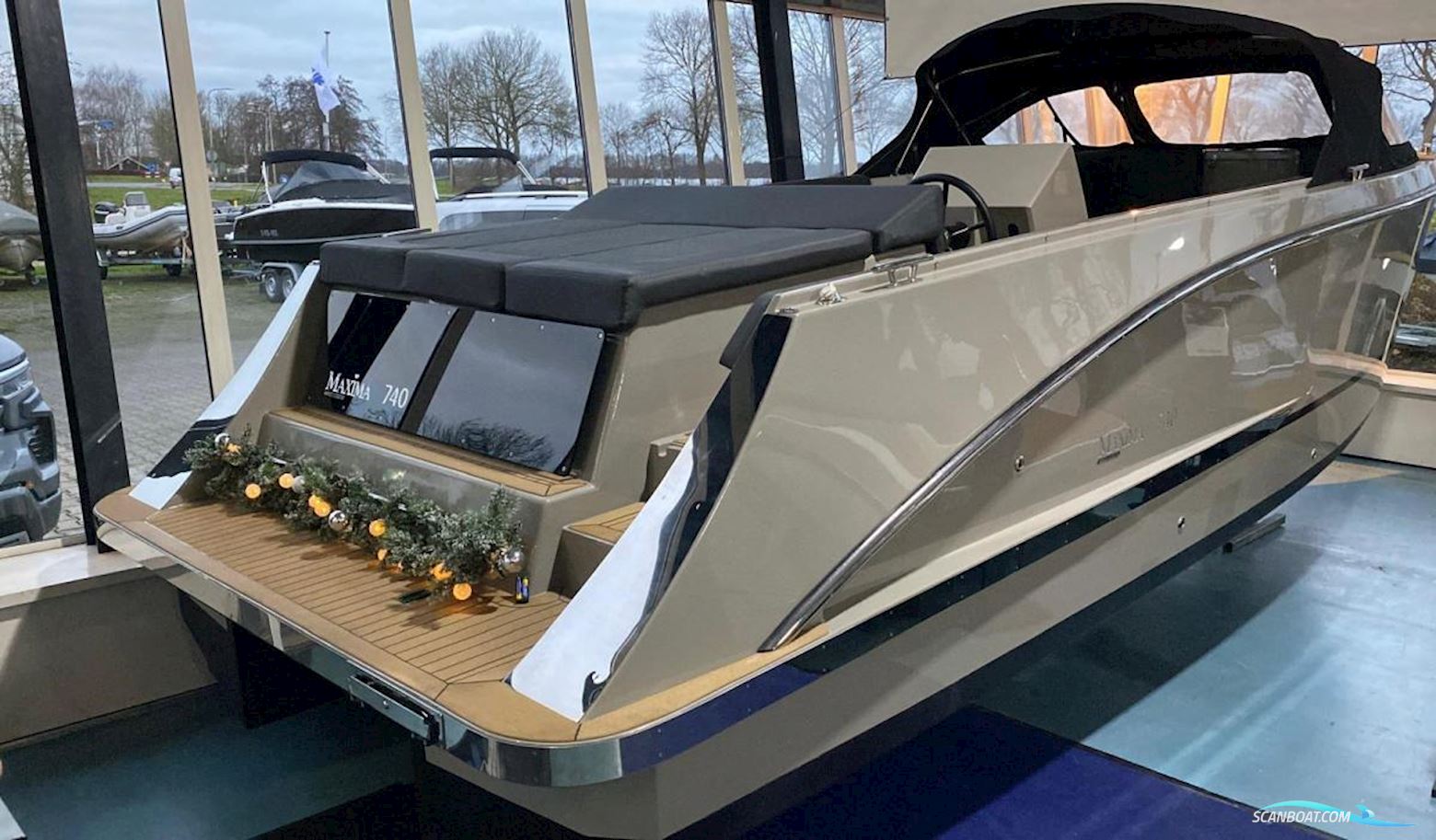 Maxima  740 Tender