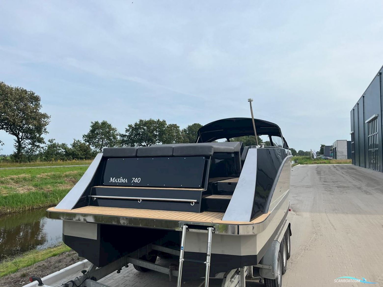Maxima  740 Tender
