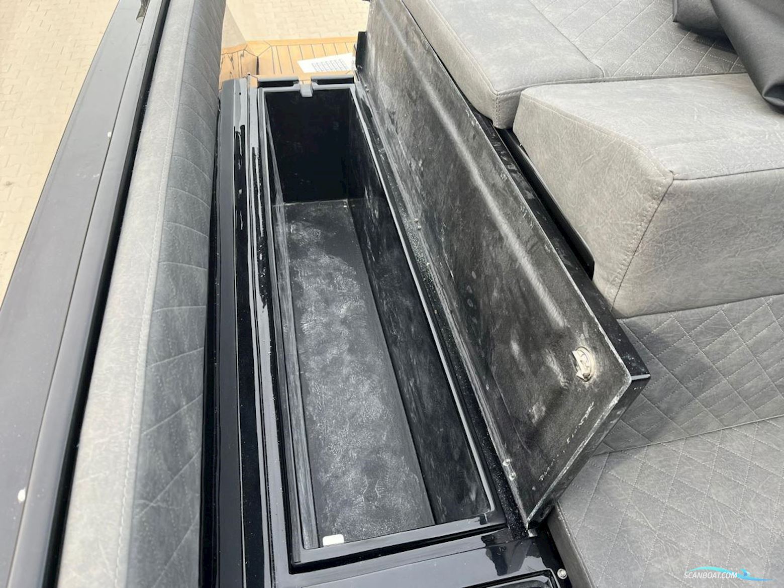 Maxima  740 Tender
