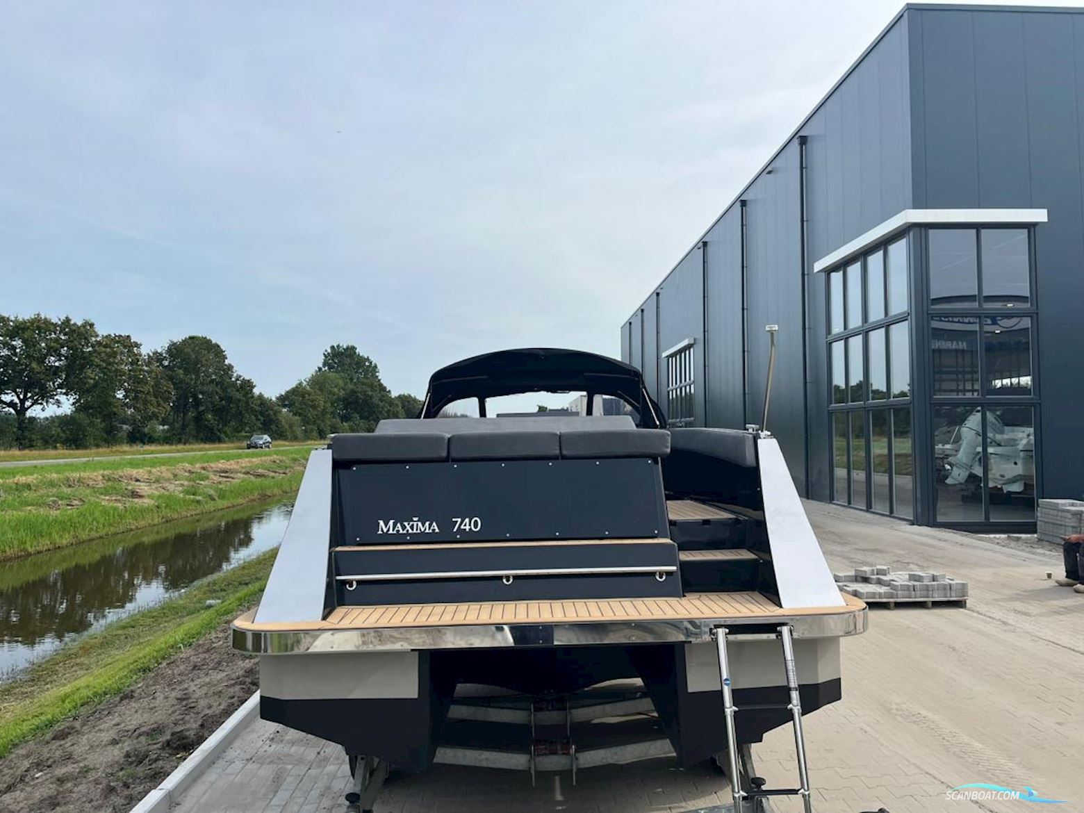 Maxima  740 Tender