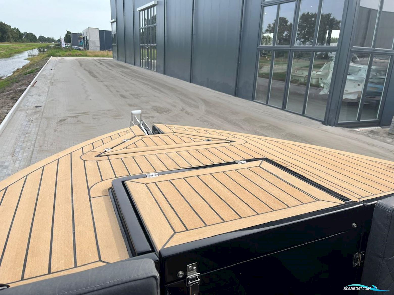 Maxima  740 Tender