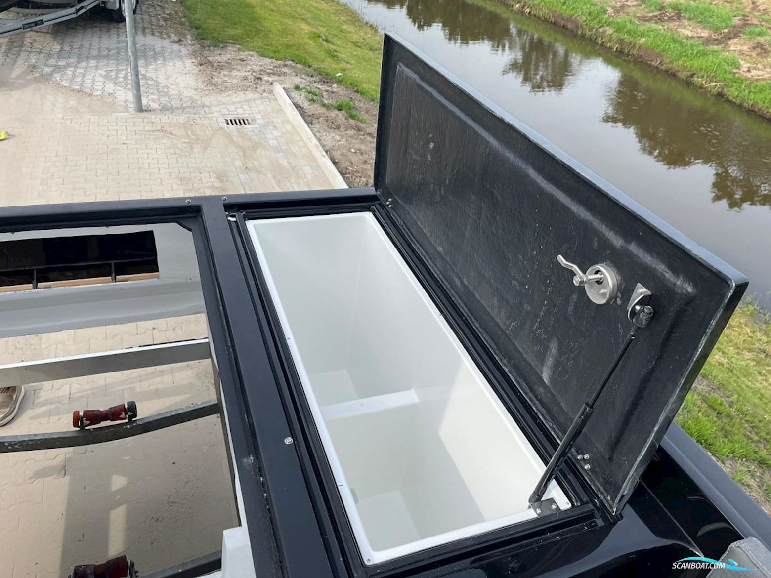 Maxima  740 Tender