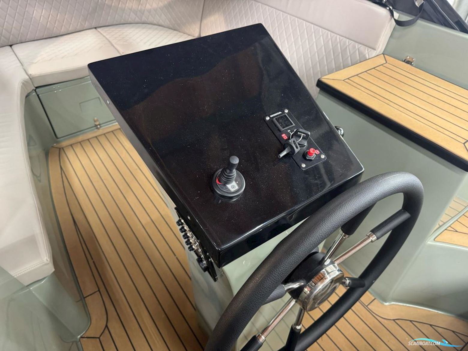 Maxima 630 Tender met boegschroef