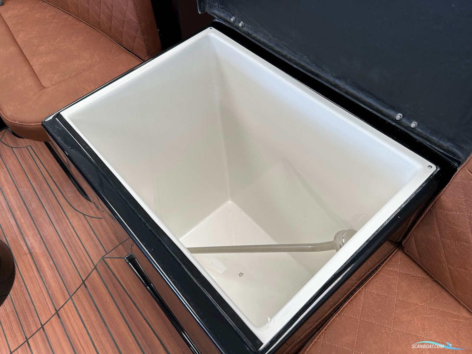 Maxima 650 Flying Lounge