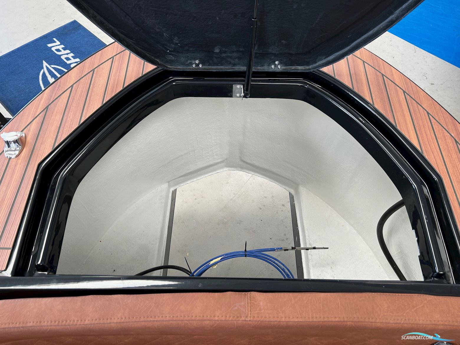 Maxima 650 Flying Lounge