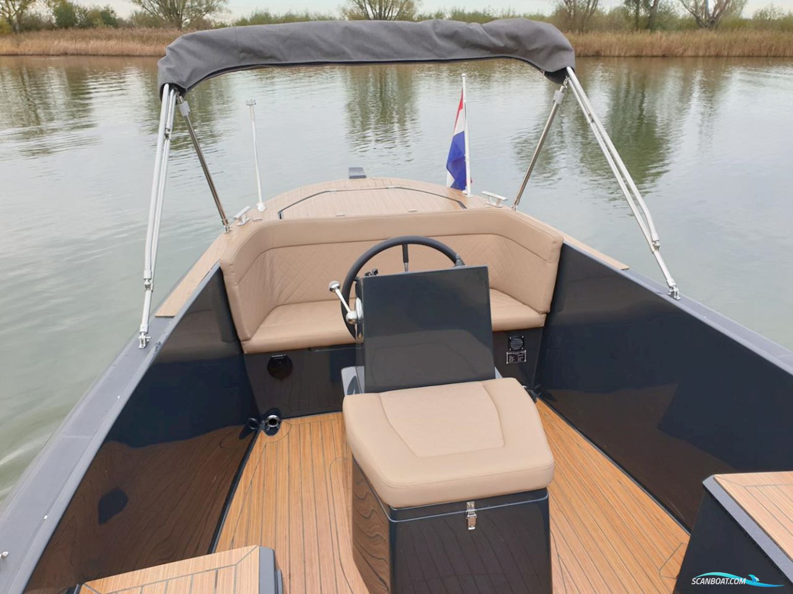 Maxima 650 Flying Lounge