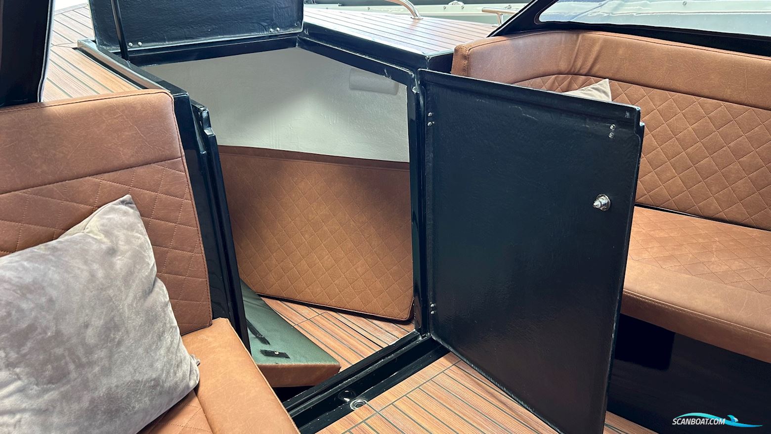 Maxima 750 Flying lounge