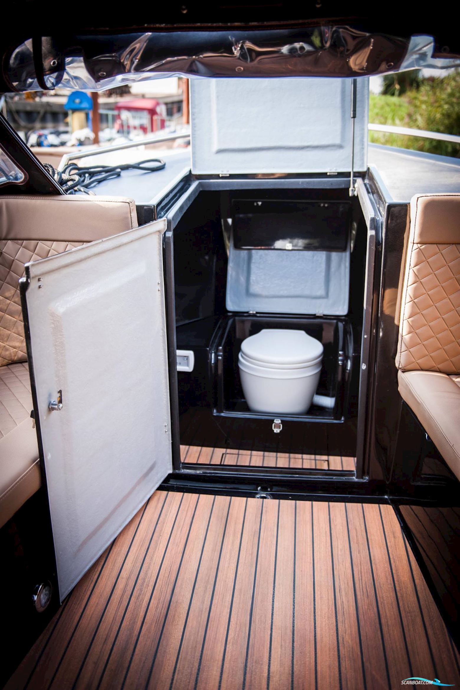 Maxima 750 Flying lounge