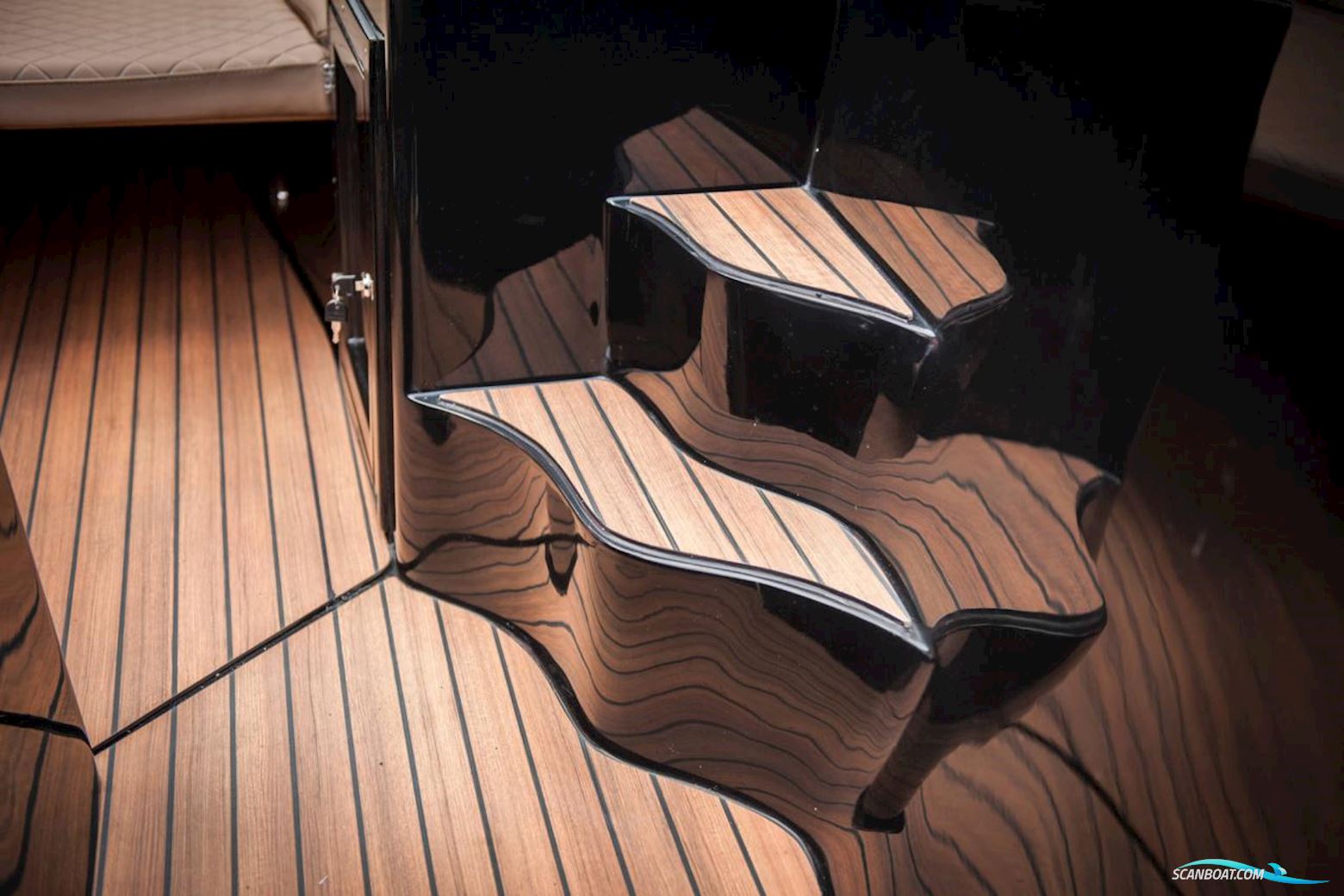 Maxima 750 Flying lounge