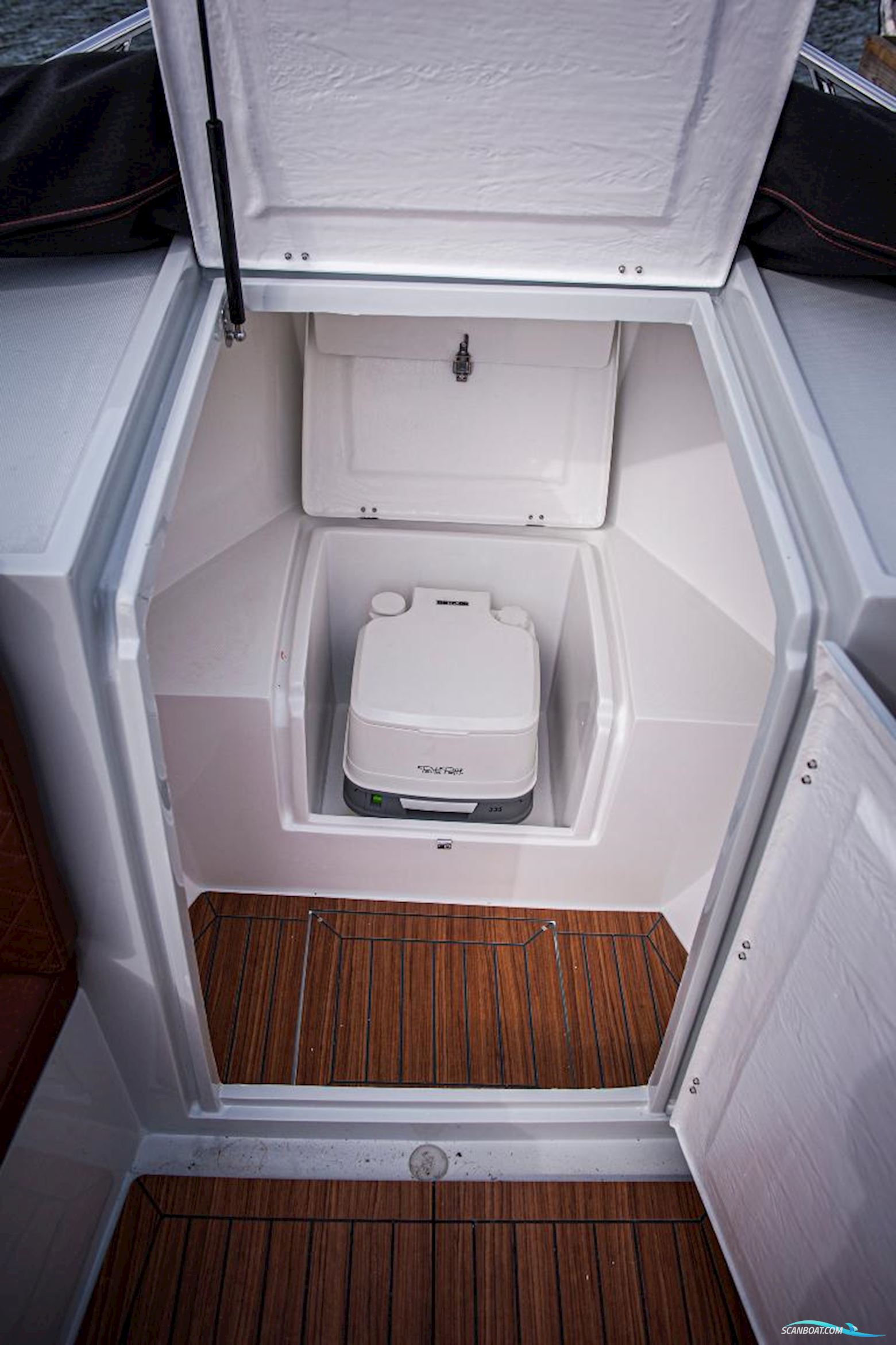 Maxima 750 Flying lounge