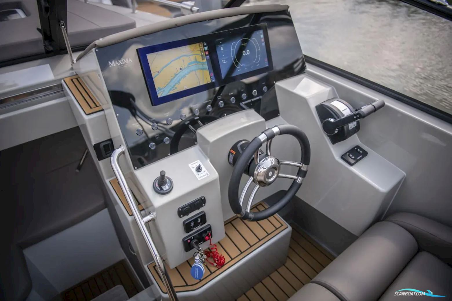 Maxima 800 Cabin