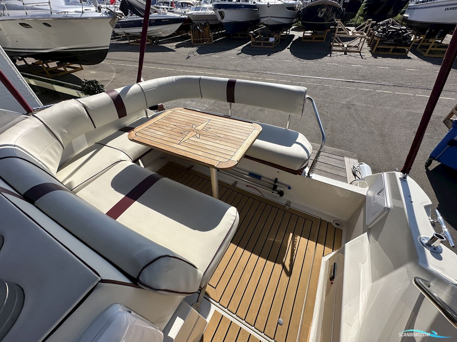 Maxum 2300