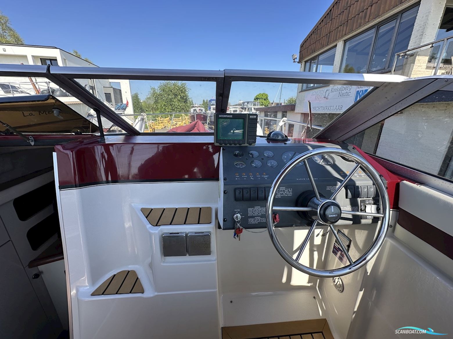 Maxum 2300