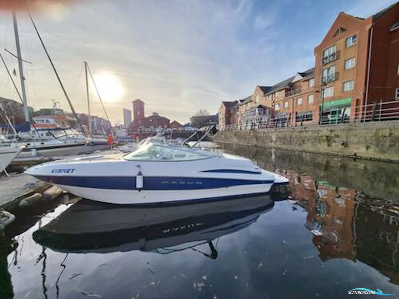 Maxum 2400 Motorbåt 2004, med Mercruiser 5.0 motor, England