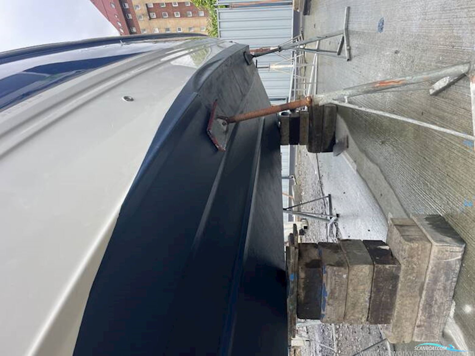 Maxum 2400
