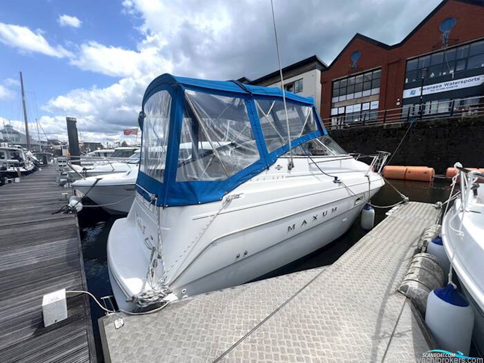 Maxum 2400 Scr