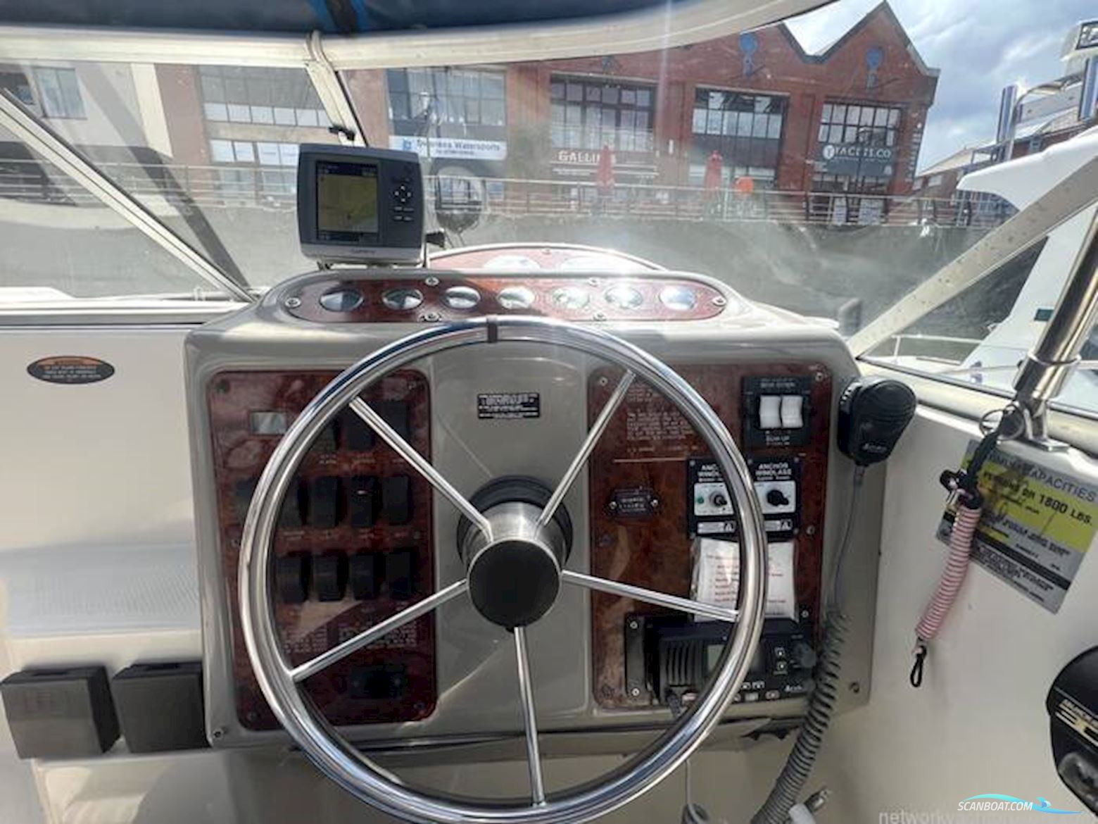 Maxum 2400 Scr