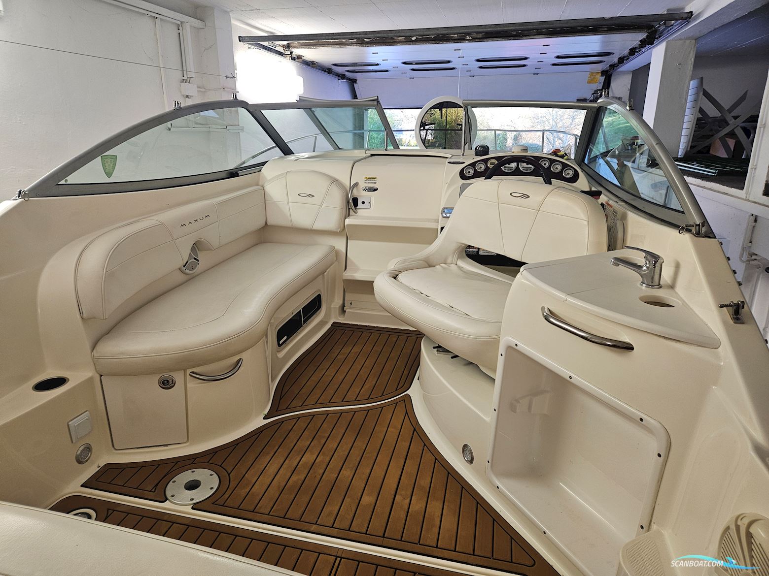 Maxum 2500 Sport Express