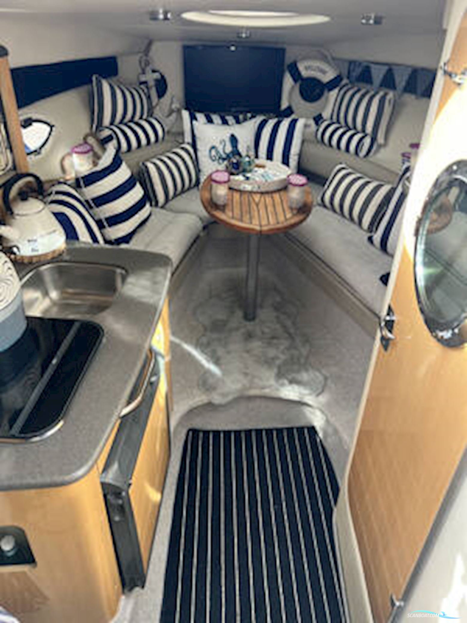 Maxum 2500SE