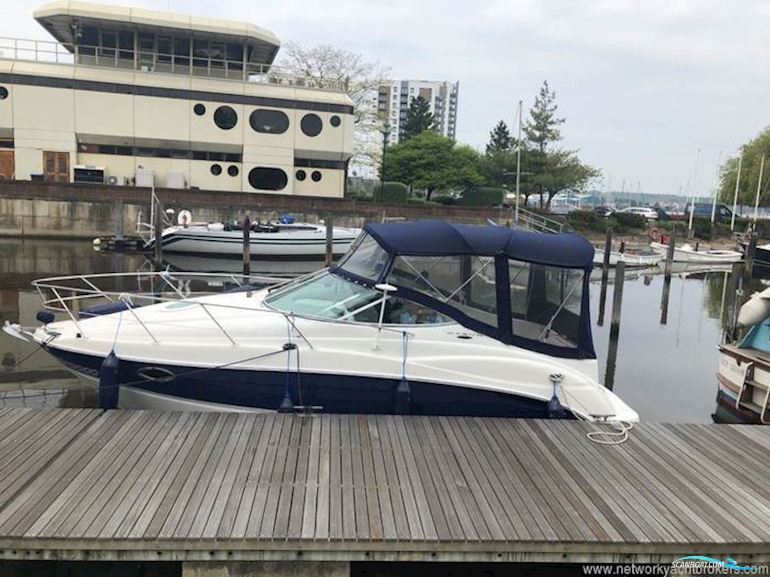 Maxum 2500SE