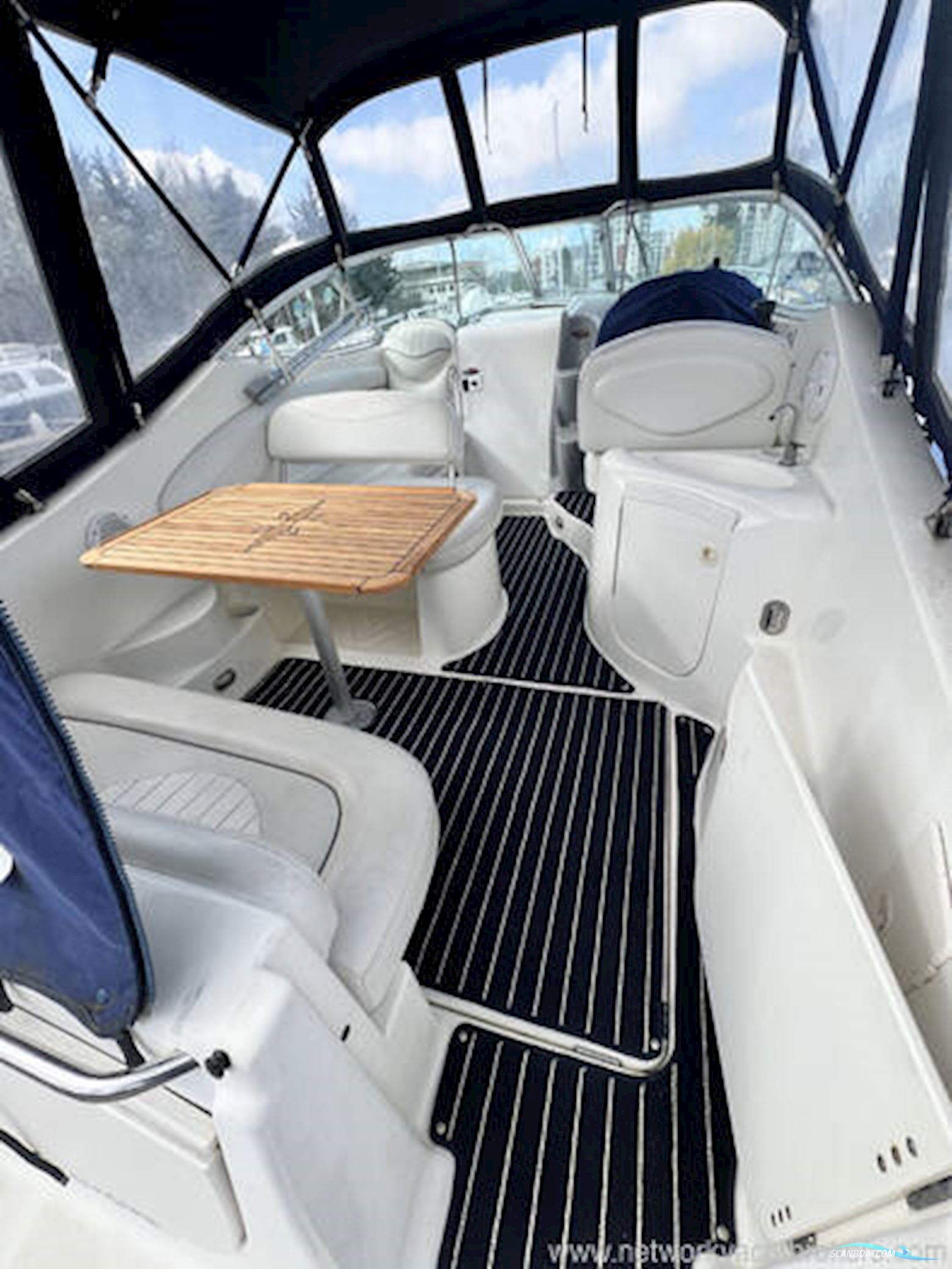 Maxum 2500SE