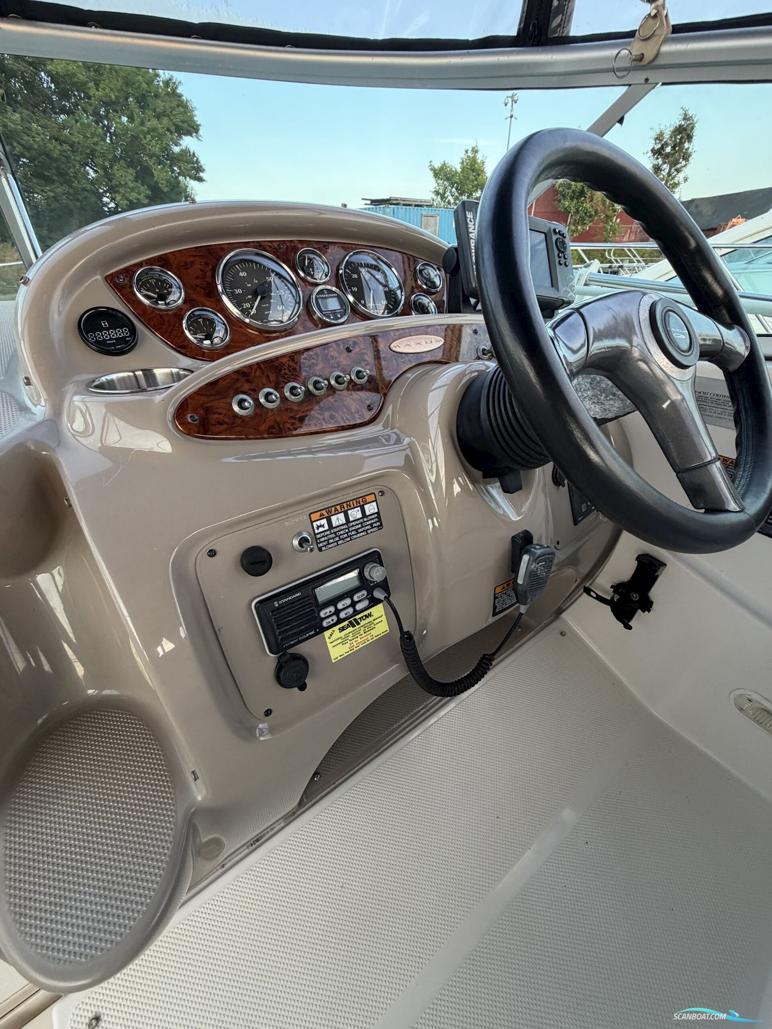 Maxum 2700 Src