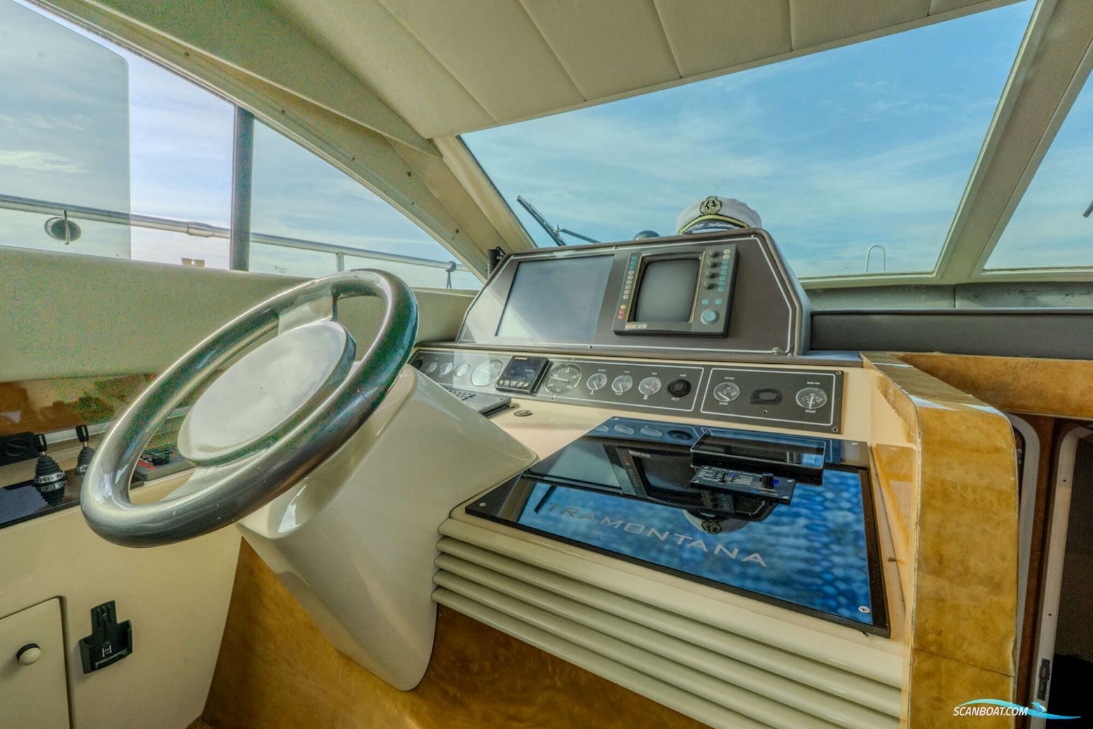Mochi Craft 43 Flybridge