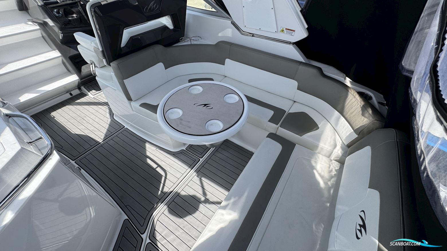 Monterey 275 Sport Yacht