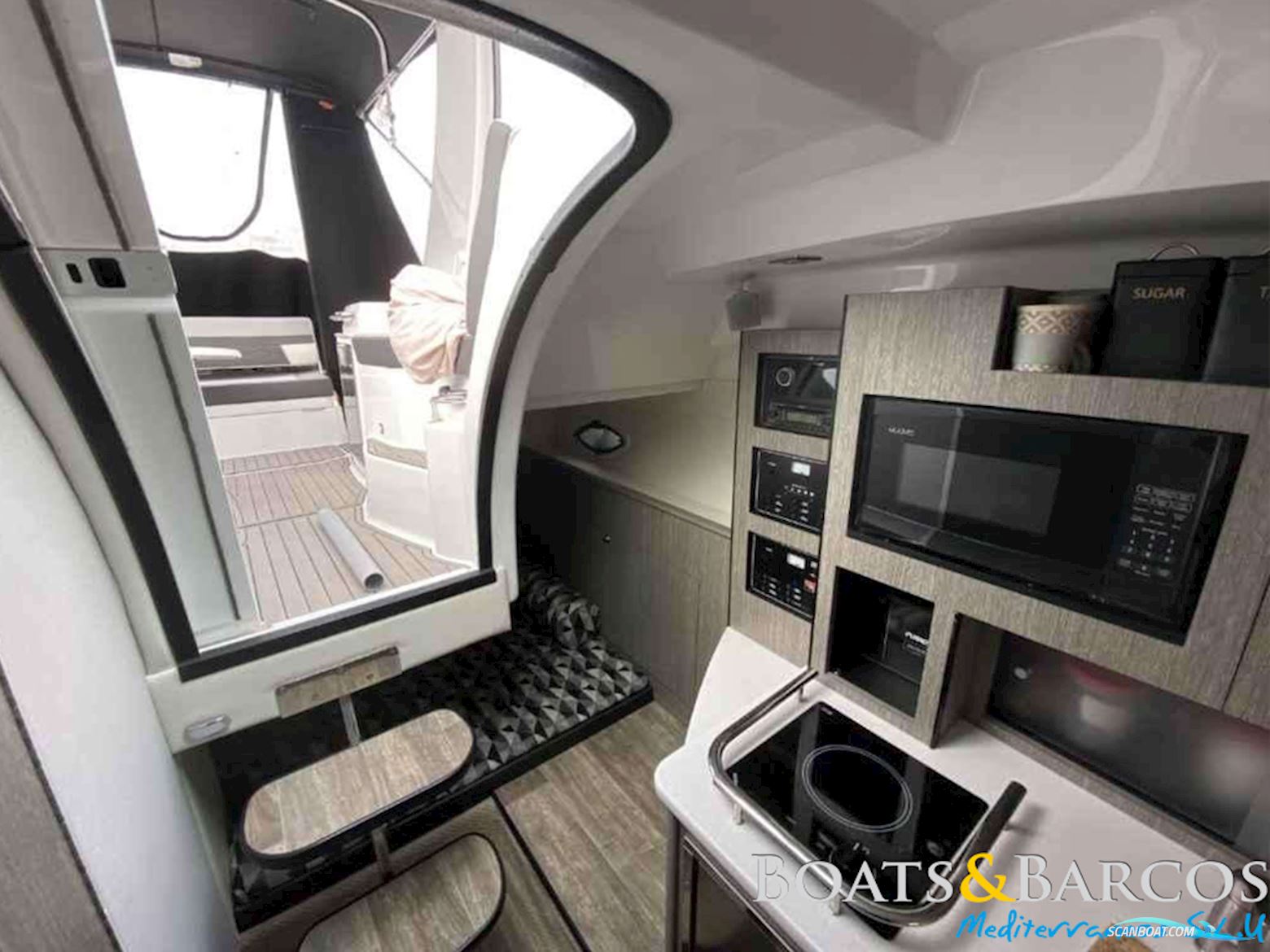 Monterey 295 Sport Yacht