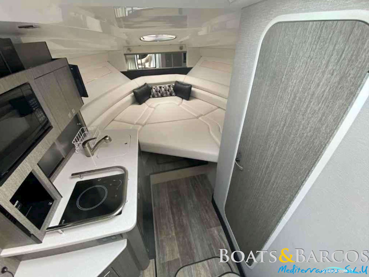 Monterey 295 Sport Yacht